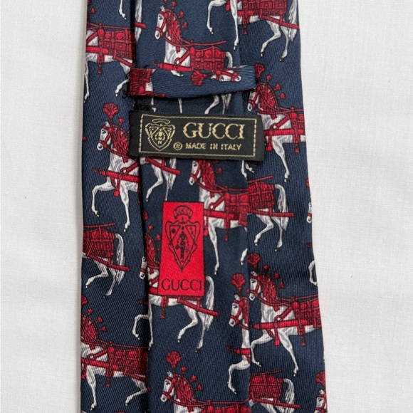 Vintage Gucci 100% Silk Tie  featuring an Equestrian Design Pattern. - Picture 6 of 7